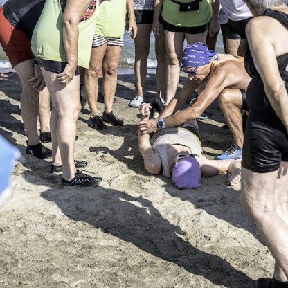 Marche aquatique : démonstration exercices de sauvetage